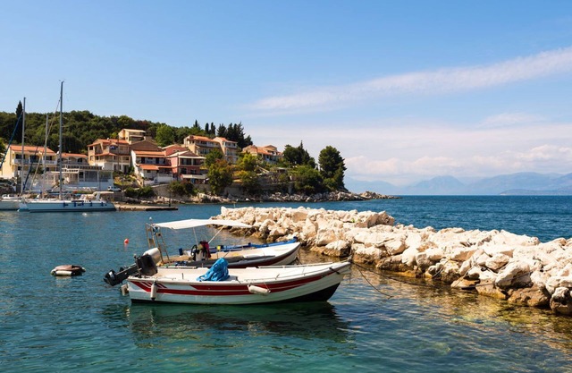 Stylish First Floor Two Bedroom Flat in Kassiopi With Breakfast