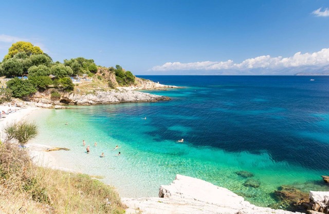 Stylish First Floor Two Bedroom Flat in Kassiopi With Breakfast