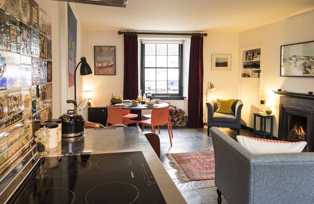 Stylish fisherman's cottage in heart of pretty harbour village, pet-friendly.