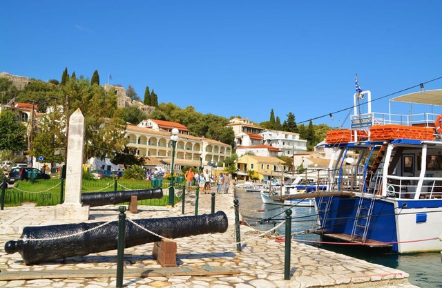 Stylish Gound Floor Two Bedroom Flat in Kassiopi With Breakfast