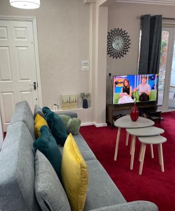 Stylish Home Away From Home in Kent with Easy Access to London!