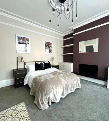 Stylish Home from Home in Derby - Great for Contractors, Groups & Families with FREE Parking