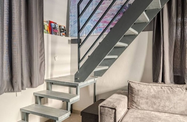Stylish loft with kitchen, carport, WiFi & fireplace