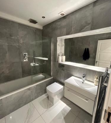 Stylish London Apartment - Stratford near ABBA Voyage, O2 Greenwich, London Stadium and Westfield Shopping Centre