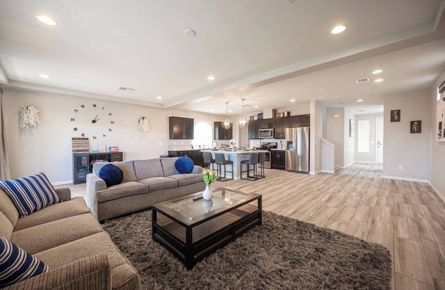 Stylish LV Stay – Close to Strip & Airport