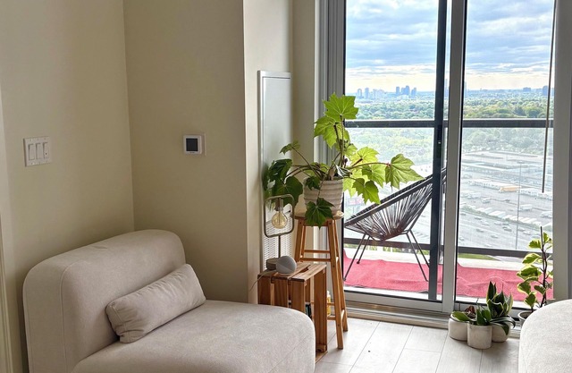 Stylish Minimalist Tiny Stay, 5 minutes walk to lakeshore