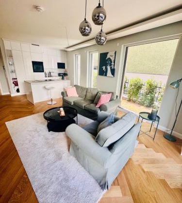Stylish New Apt Modern Home Fmly