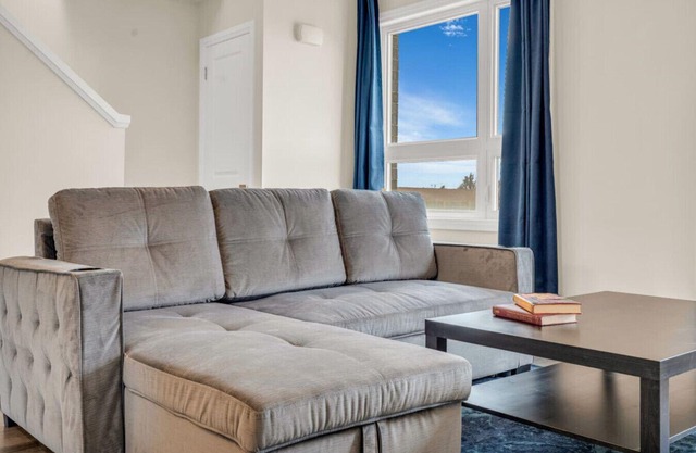 Stylish Niagara Falls Getaway with Rooftop City Views