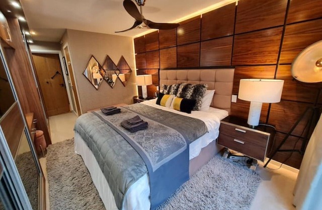 Stylish one-bedroom, two-bathroom in london center