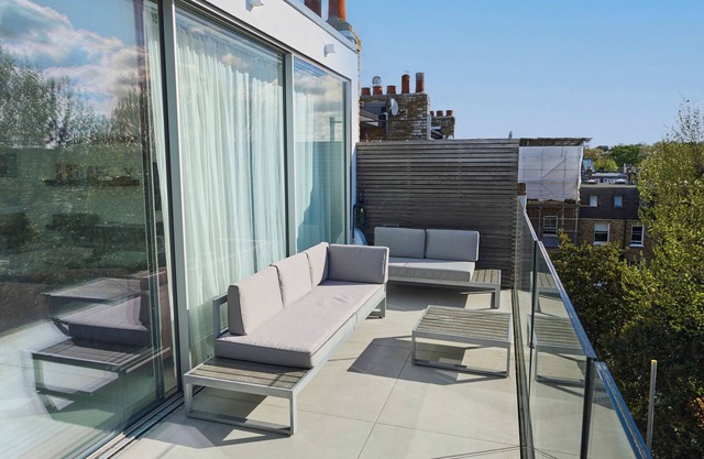 Stylish Penthouse - Balcony & Views - Holland Park