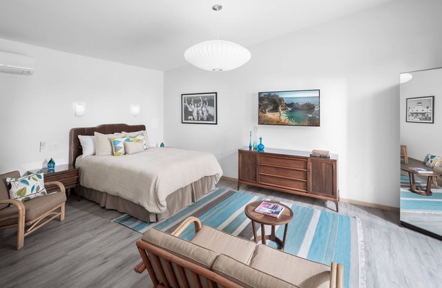 Stylish Retro Private Studio & Pool Long Bch
