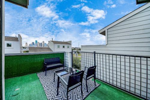 Stylish Rooftop - East Downtown 3BR Near Everything