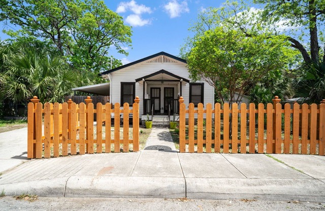 Stylish San Antonio Home by downtown, airport, Pearl District, Alamodome