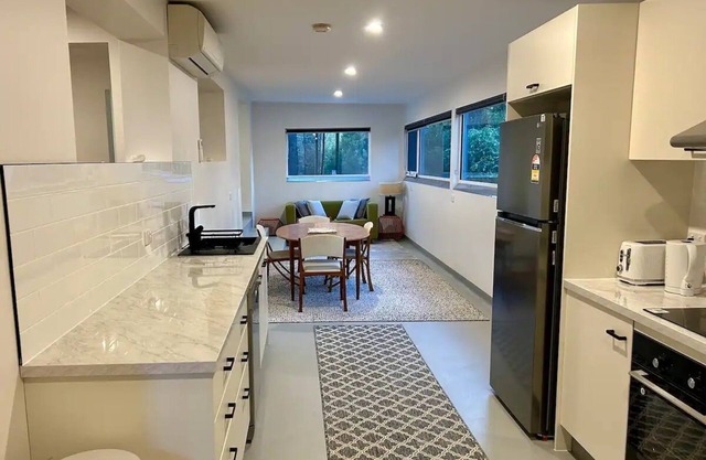 Stylish Sandy Bay Apartment