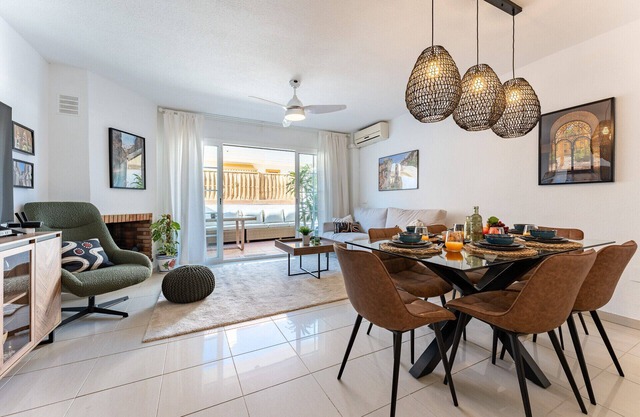 Stylish Seaview Townhouse: 3BR, Pool, 4 Terraces,