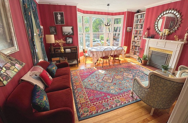 Stylish & Spacious Townhouse w/Garden, Family-friendly, walk to downtown!