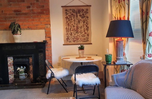 Stylish Town Centre Studio Apartment