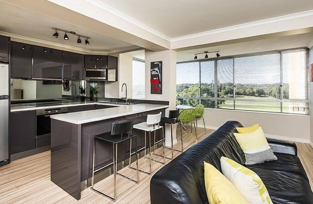 Stylish two bedroom apartment with penthouse views to the city,