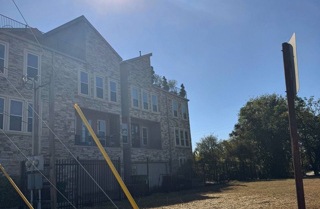 Stylish Urban Townhome – Close to Downtown Houston & Medical Center!