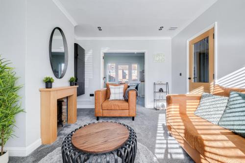 Stylishly decorated 3 bed house presented by Our Home Short Stays comfortable beds with crisp linen and plenty of outdoor space to enjoy