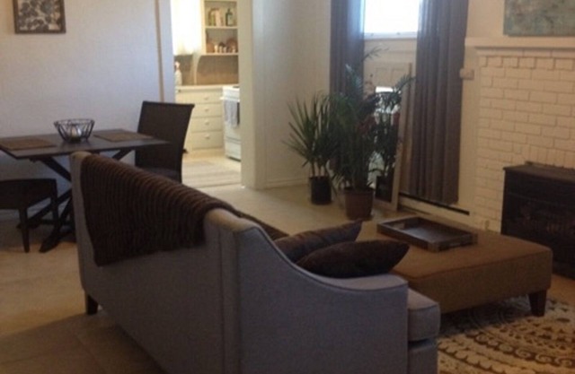 Sub-Main Modern Pad. near everything you need!