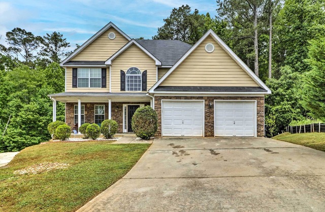 Suburban Atlanta Vacation Home - 20 Mi to Downtown