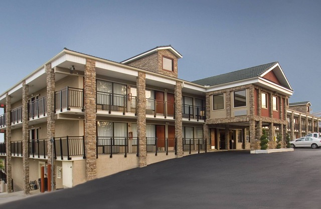 Suburban Studios Branson On The Strip