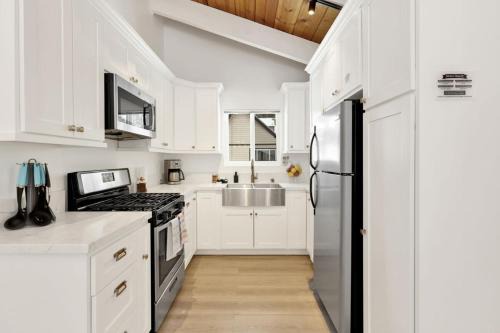 Sueños Azules- Fawnskin Retreat Cottage in Big Bear