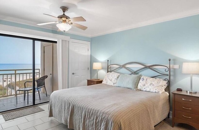 Sugar Beach 243 Studio Bedroom Condo by RedAwning