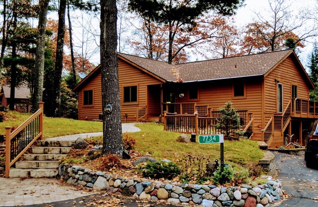 Sugar Camp Chain 4BR/Sleeps 10-12, Snowmobilers Welcome, Direct Trail Access