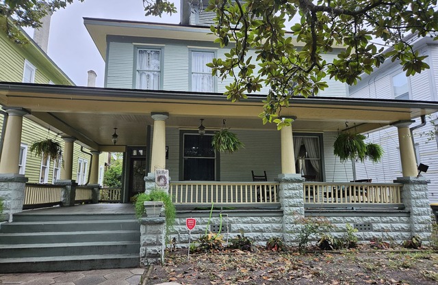Sugar Magnolia House-Romantic Historic Home