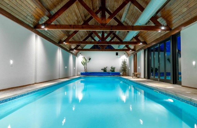 Suitable For Contractors 2 Double Beds and Sofa Bed Private Parking