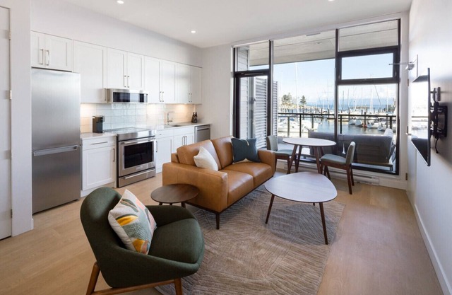 Suite 108 - One-Bedroom Oceanview King Suite