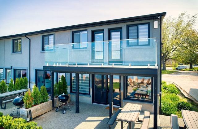 Suite 200: Spacious Beachfront Townhouse