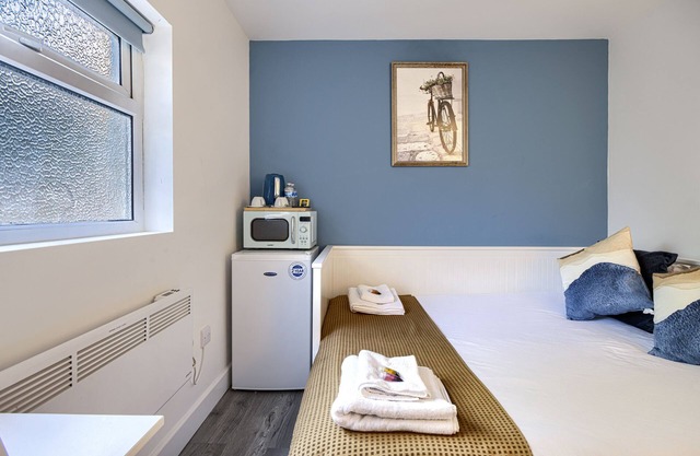 Suite-Deluxe-Shared Bathroom-Street View-3