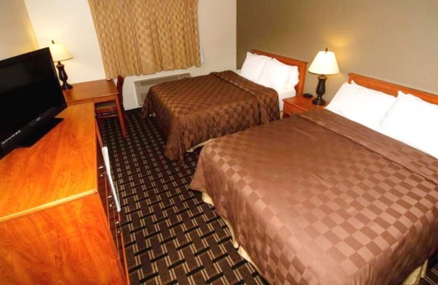 Suite Non-Smoking Queens at FairBridge Inn & Suites Kellogg