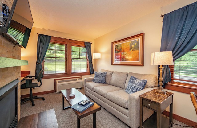Suites at Silver Tree A126: King Bedroom Suite on 1st Floor with Free WIFI!