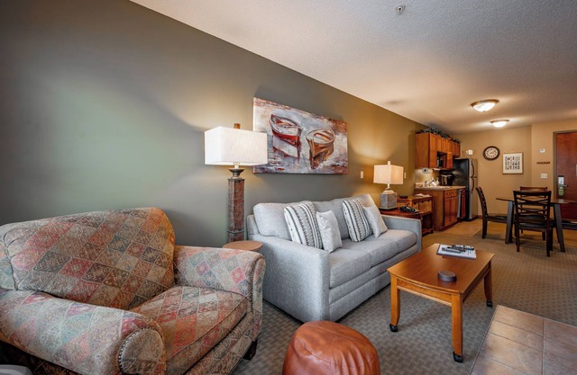 Suites at Silver Tree A206: 1 bedroom suite with standard view, fireplace & priv
