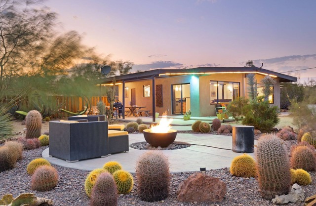 🌵 Sukha Life Hideaway - Hot Tub, Fire Pit, Privacy and Endless Views! 🌵