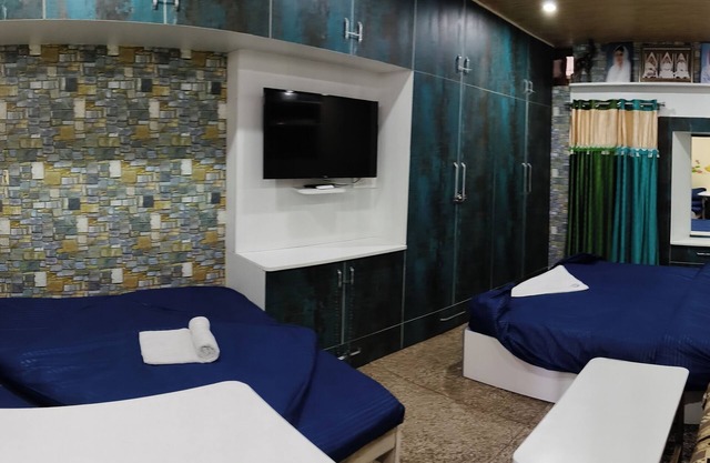 Sukoon Homestay with 6-bedroom, Cafe, WiFi on Mall Road Mussoorie