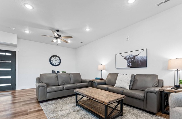 Summer Breeze -- Sleeps 17 6 Bedroom Home by RedAwning