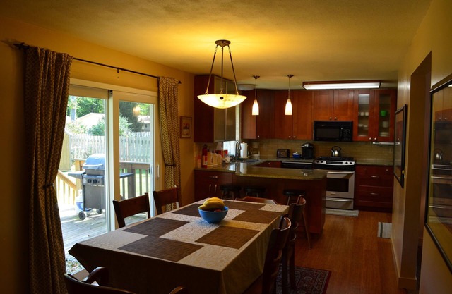 Summer dates available close to Lake MI & downtown! Pool table, Grill & Fire Pit