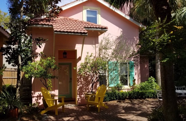 SUMMER DEALS - Charming BEACH Cottage & Private Beach - Includes Bicycles!
