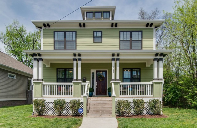 Summer Discounts! Big Yard for Pets! Restaurants!BROADWAY/Downtown 1 ML TOPGOLF!