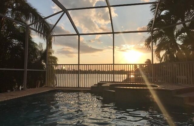 Summer discounts! Lakefront electric-heated pool home w/spa and Western exposure - Villa Madison