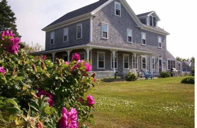 Summer Hill - 10 bedroom Block Island farm house