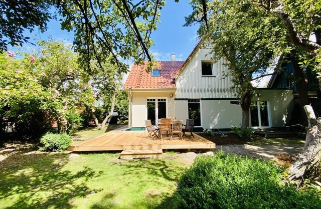 Summer house by the stream, great garden