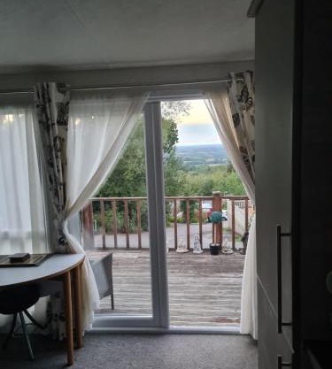Summer Lodge lovely big caravan in Hastings sleeps 6 free WiFi in caravan