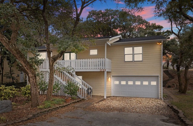 Summer Shade - sound and beach access. Newly remodeled and furnished in 2023!