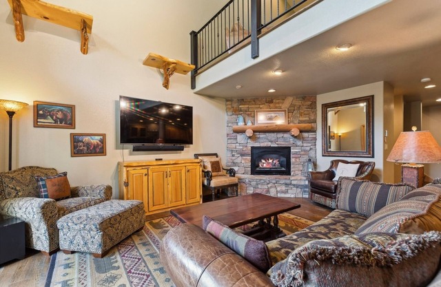 Summer Stays Available! Stunning Ski- in Ski-out Chalet, sleeps 13, with private Hot Tub!